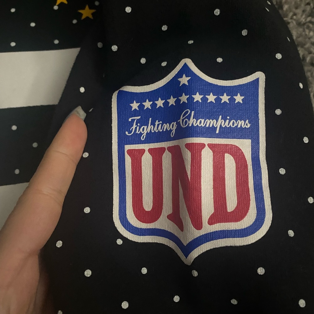 Undefeated Crewneck - Picture 5 of 5